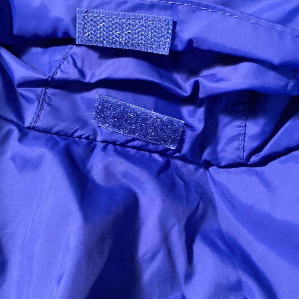 Columbia blue rain jacket with vent shoulder and hidden hood in collar. 126 - Picture 6 of 7
